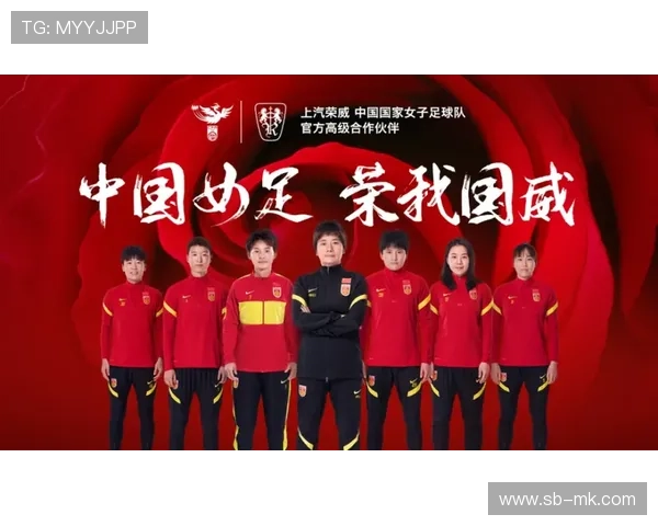 足球场上的她背影独立坚韧 追逐梦想的女子力量与坚持